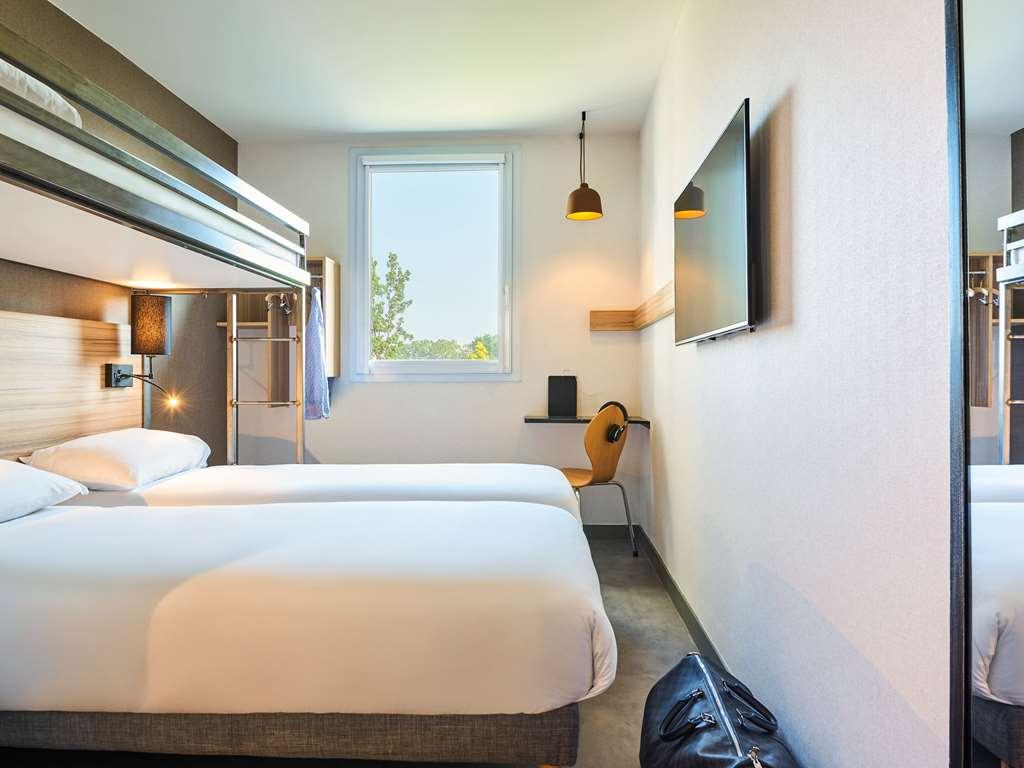 Greet Hotel Paris Porte De La Chapelle - Arena Сен-Дени Номер фото